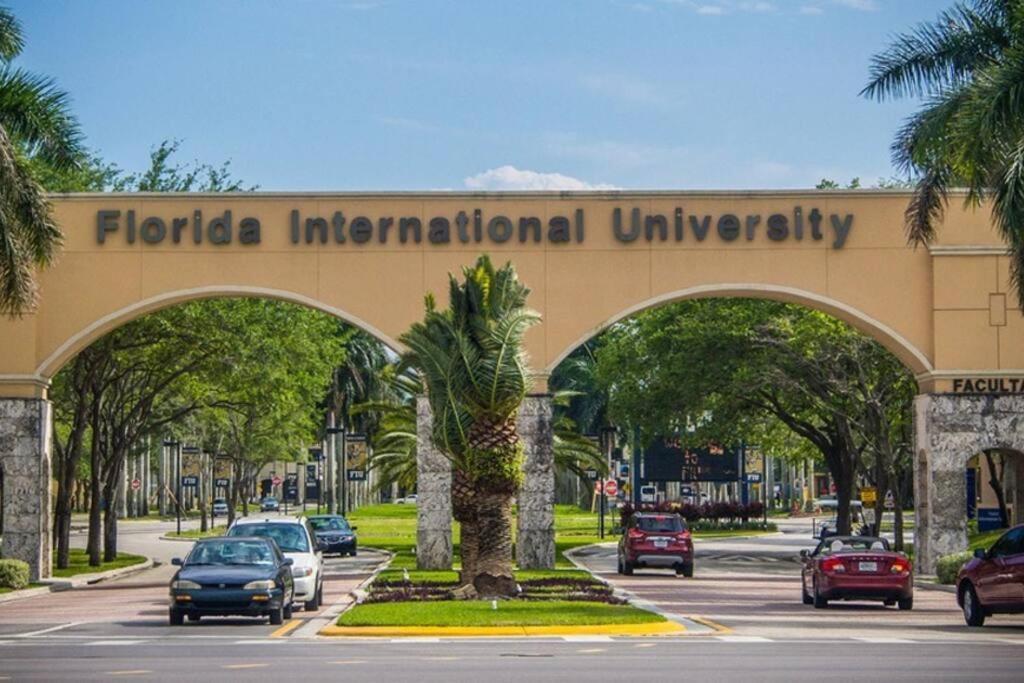Appartamento Oasis 7 Mins To Dolphin Mall Mia Ps4 Games Miami